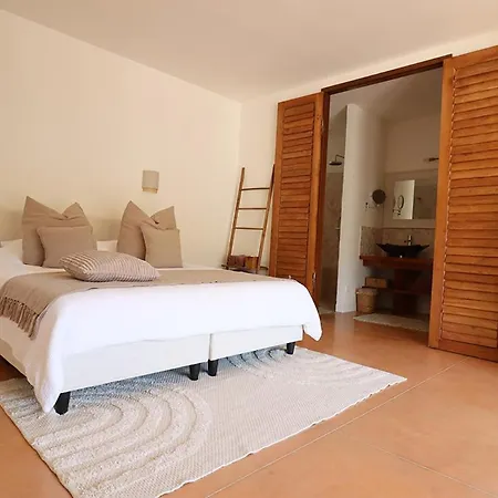 Louis Henry Bed & Breakfast