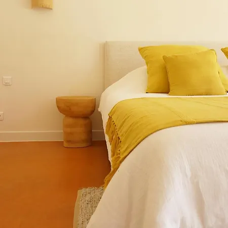 Louis Henry Bed and Breakfast *